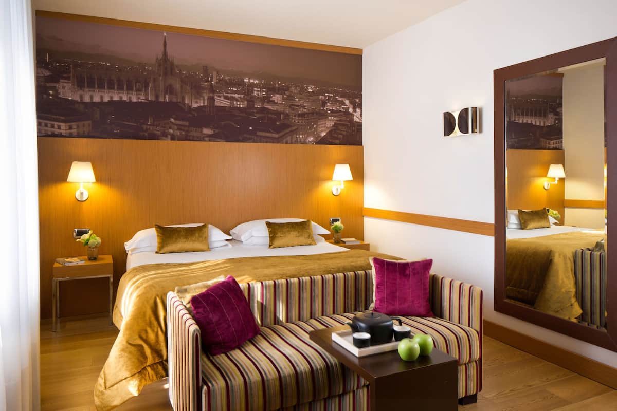 高級寢具、迷你吧、房內夾萬、書桌