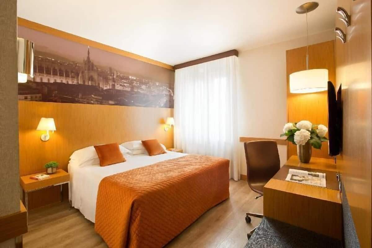 高級寢具、迷你吧、房內夾萬、書桌