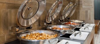 DoubleTree by Hilton Windsor Hotel & Suites