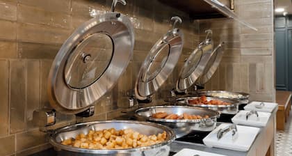 DoubleTree by Hilton Windsor Hotel & Suites