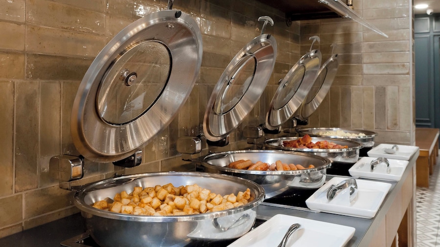 DoubleTree by Hilton Windsor Hotel & Suites