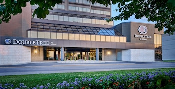 DoubleTree by Hilton Windsor Hotel & Suites