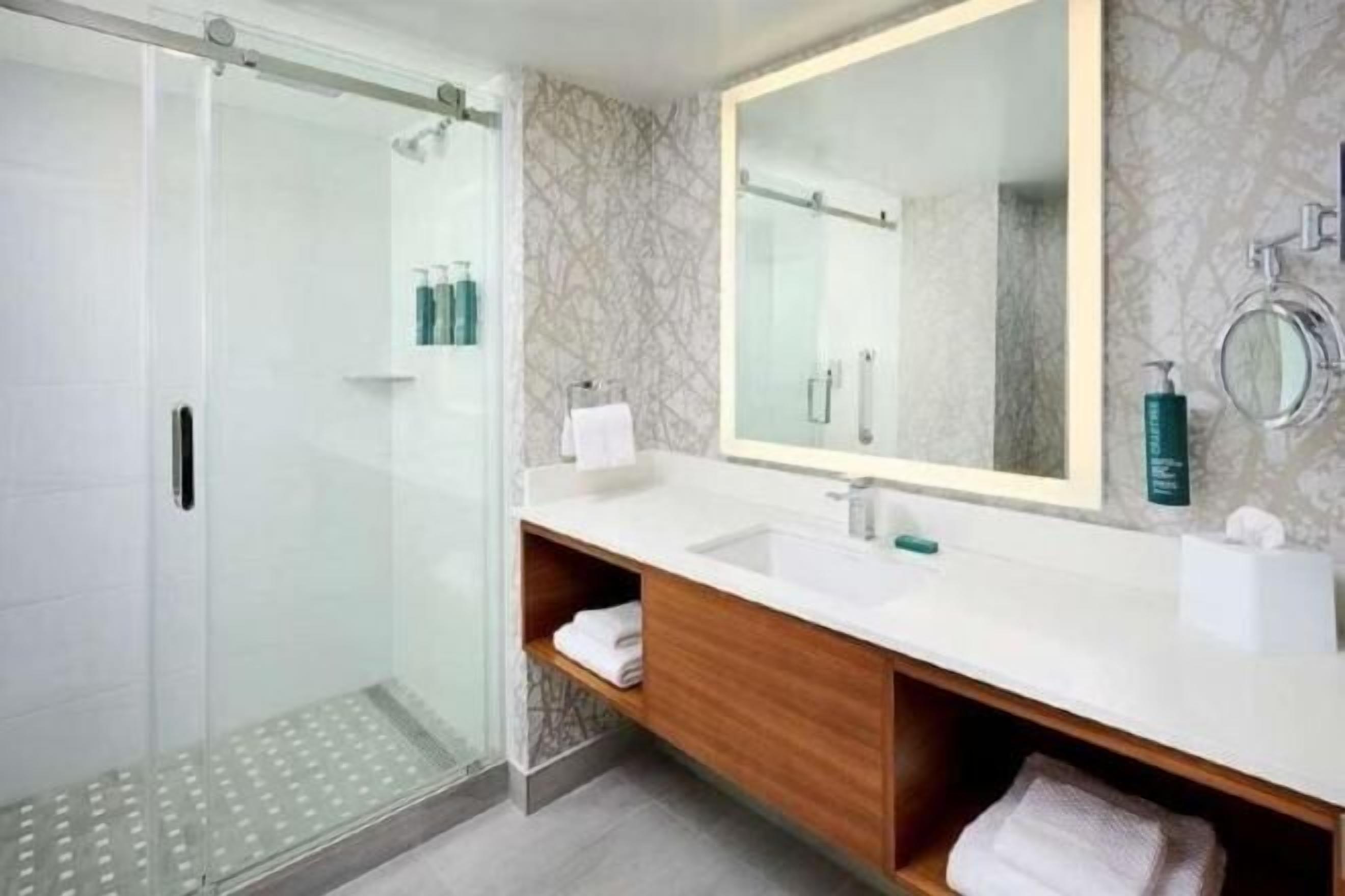 ห้องน้ำ | ฝักบัว, ของใช้ในห้องน้ำฟรี, ไดร์เป่าผม, ผ้าเช็ดตัว