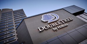 Exterior - DoubleTree by Hilton Windsor Hotel & Suites (Windsor)