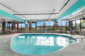 Una piscina cubierta
