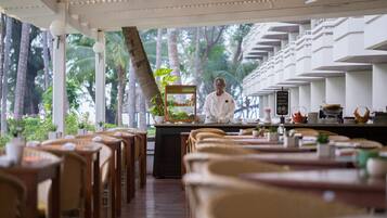 Päivittäinen buffetaamiainen (730 THB per henkilö)