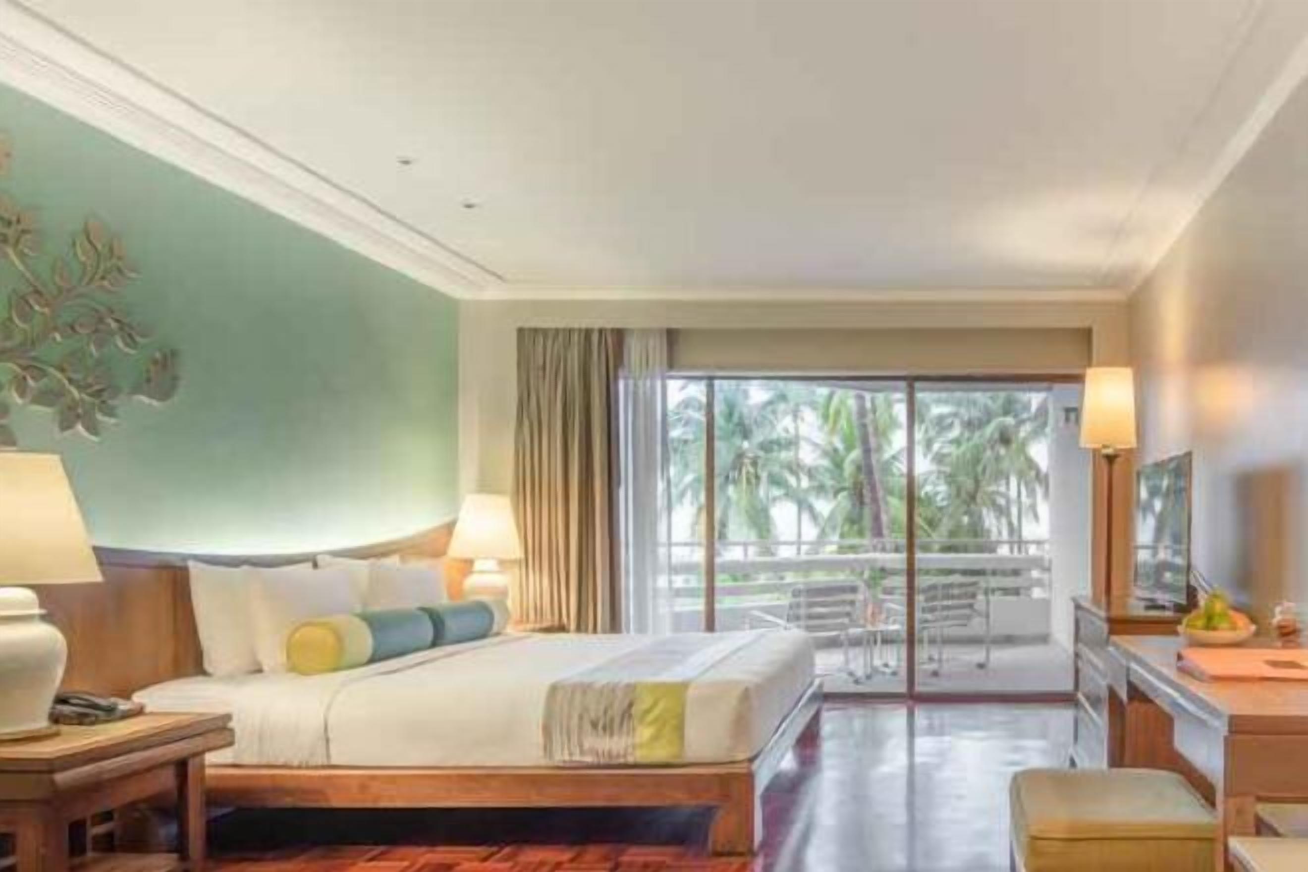 Caja de seguridad en la habitación, escritorio y cortinas blackout 