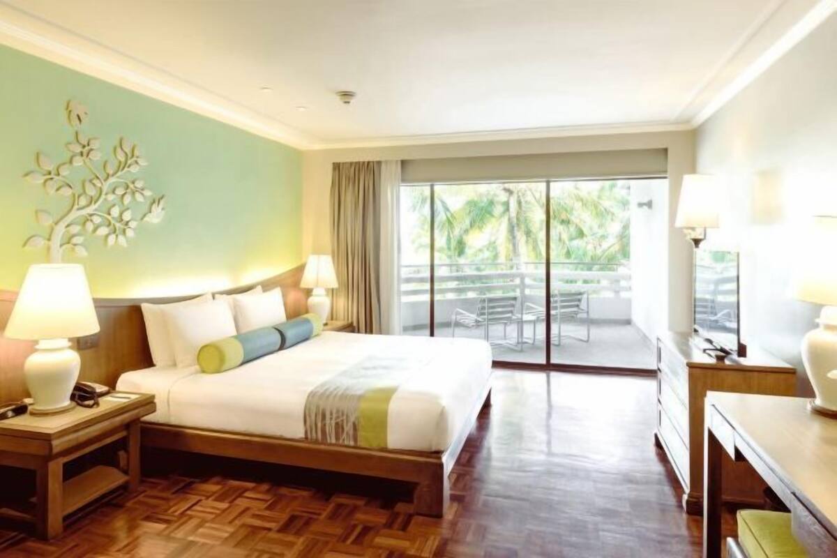 In-room safe, desk, blackout drapes, iron/ironing board (on request)