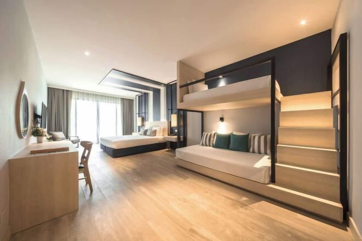 1 bedroom, in-room safe, desk, blackout drapes