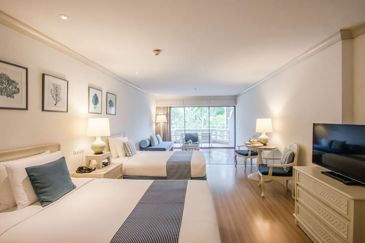 Regency Room, Pool View | 1 bedroom, in-room safe, desk, blackout drapes