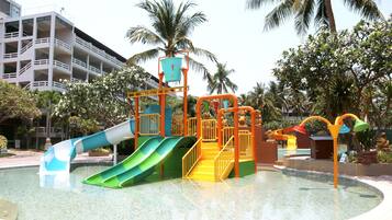 Área de juegos infantiles al aire libre