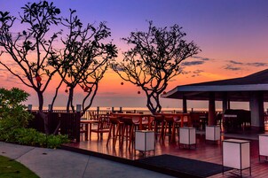 2 间餐厅，供应早餐、午餐和晚餐，意大利菜