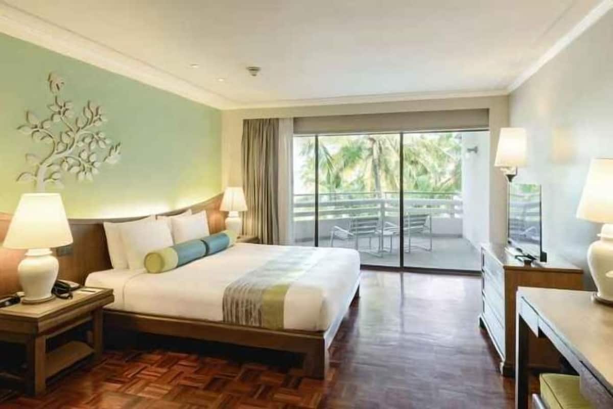 1 bedroom, in-room safe, desk, blackout drapes
