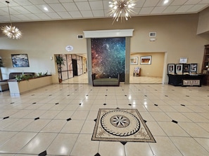 Lobby sitting area - Clarion Inn & Suites Roswell (Roswell)