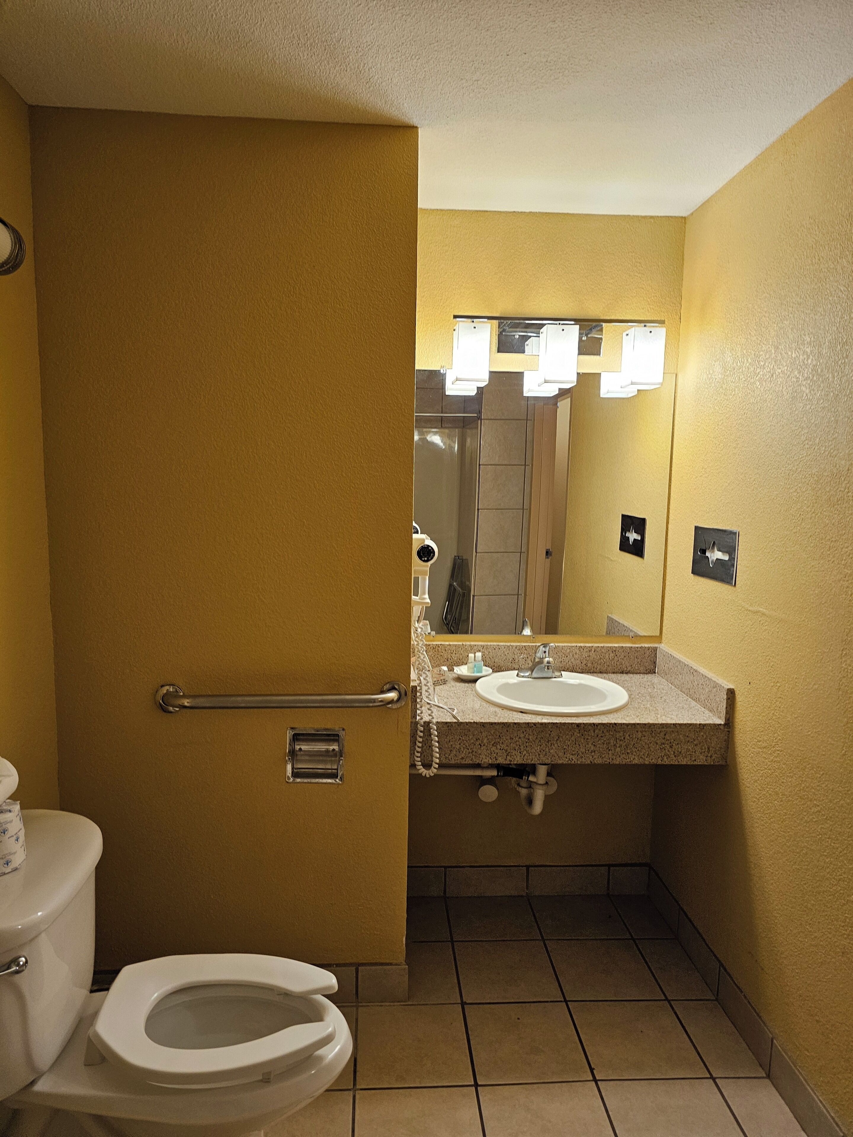 Photo - Clarion Inn & Suites Roswell