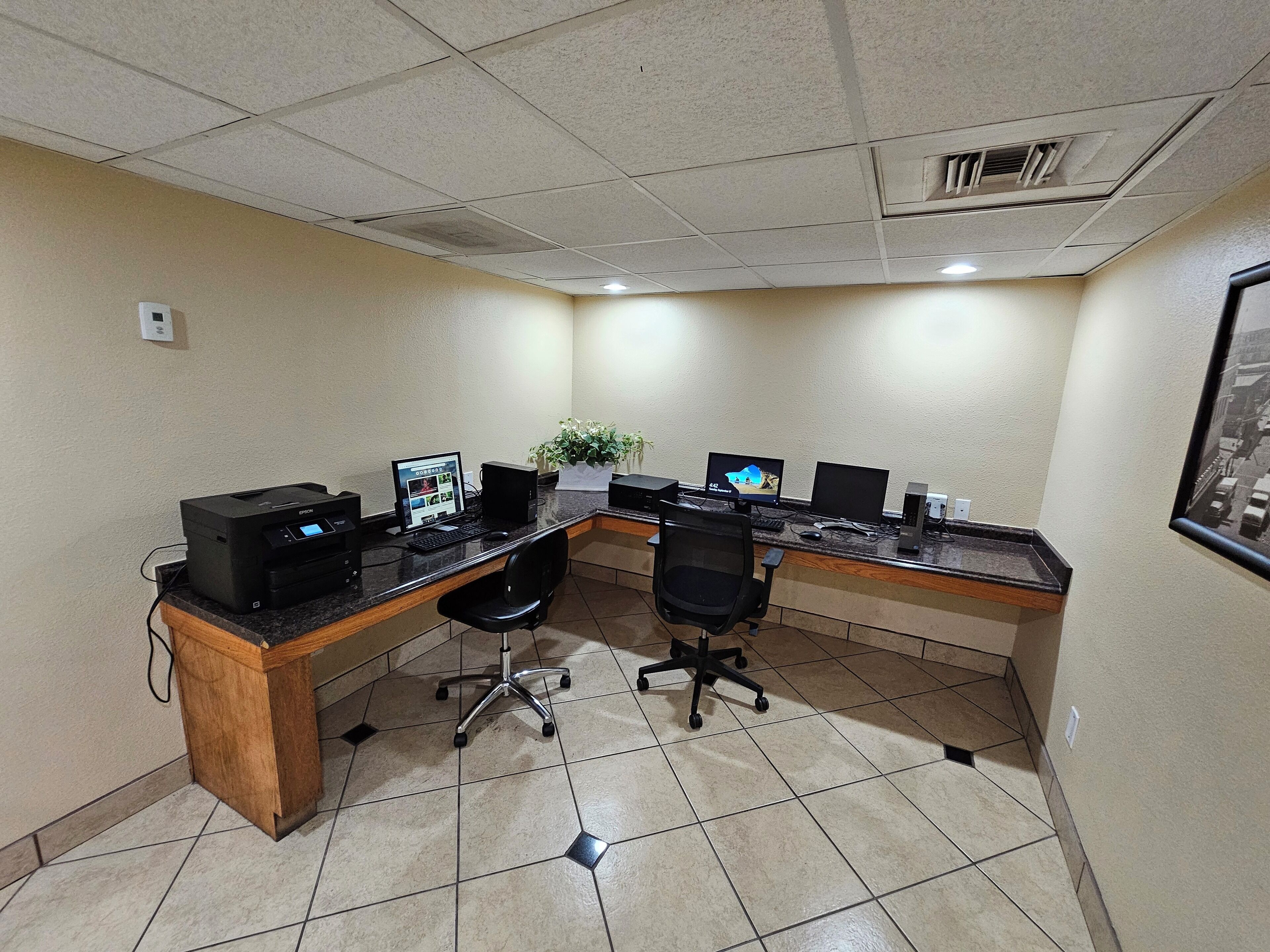 Photo - Clarion Inn & Suites Roswell