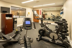 A gym with various exercise equipment, including treadmills, stationary bikes, and weight machines. - Quality Inn Paradise Creek Pullman (Pullman)