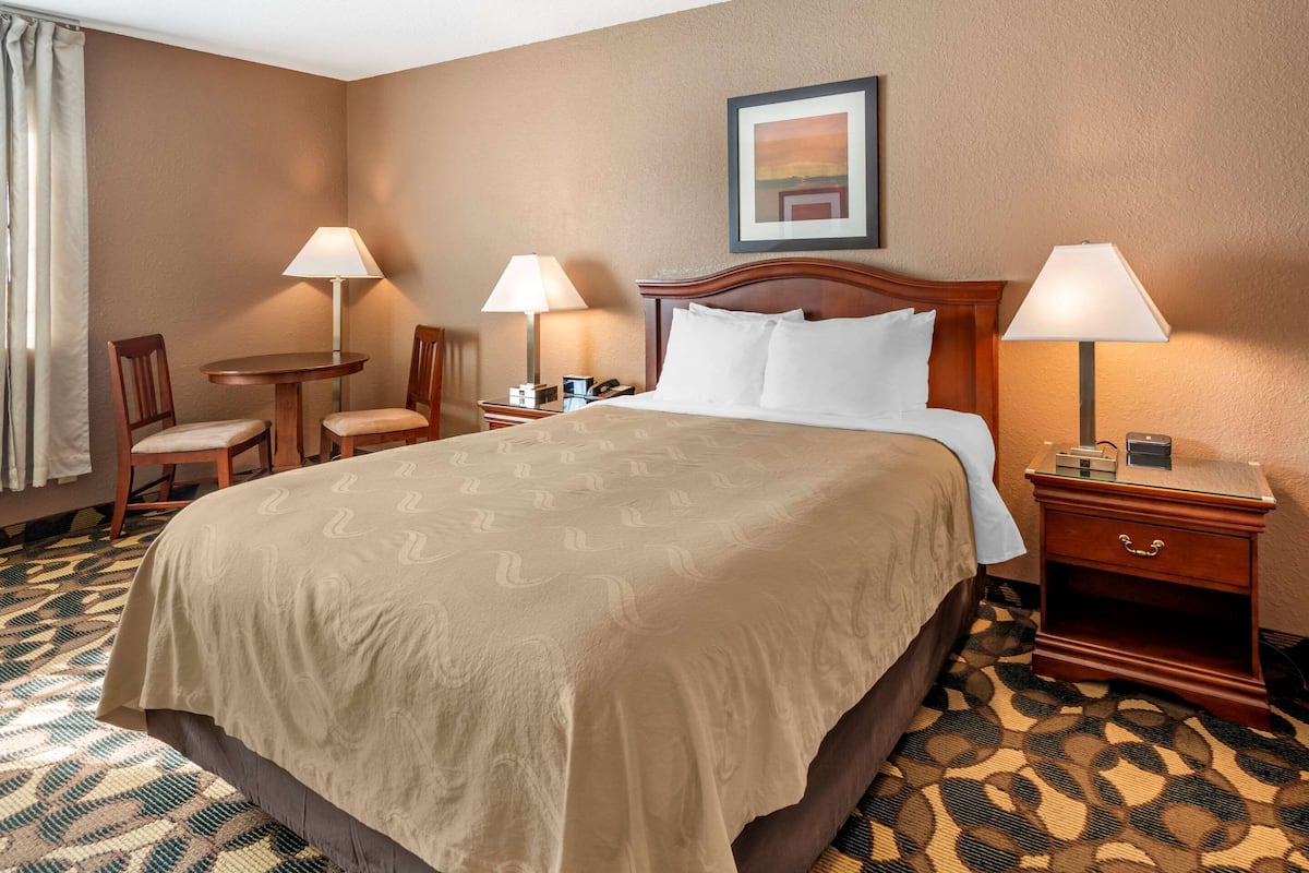 Room, 1 Queen Bed, Accessible, Non Smoking | In-room safe, iron/ironing board, free cribs/infant beds