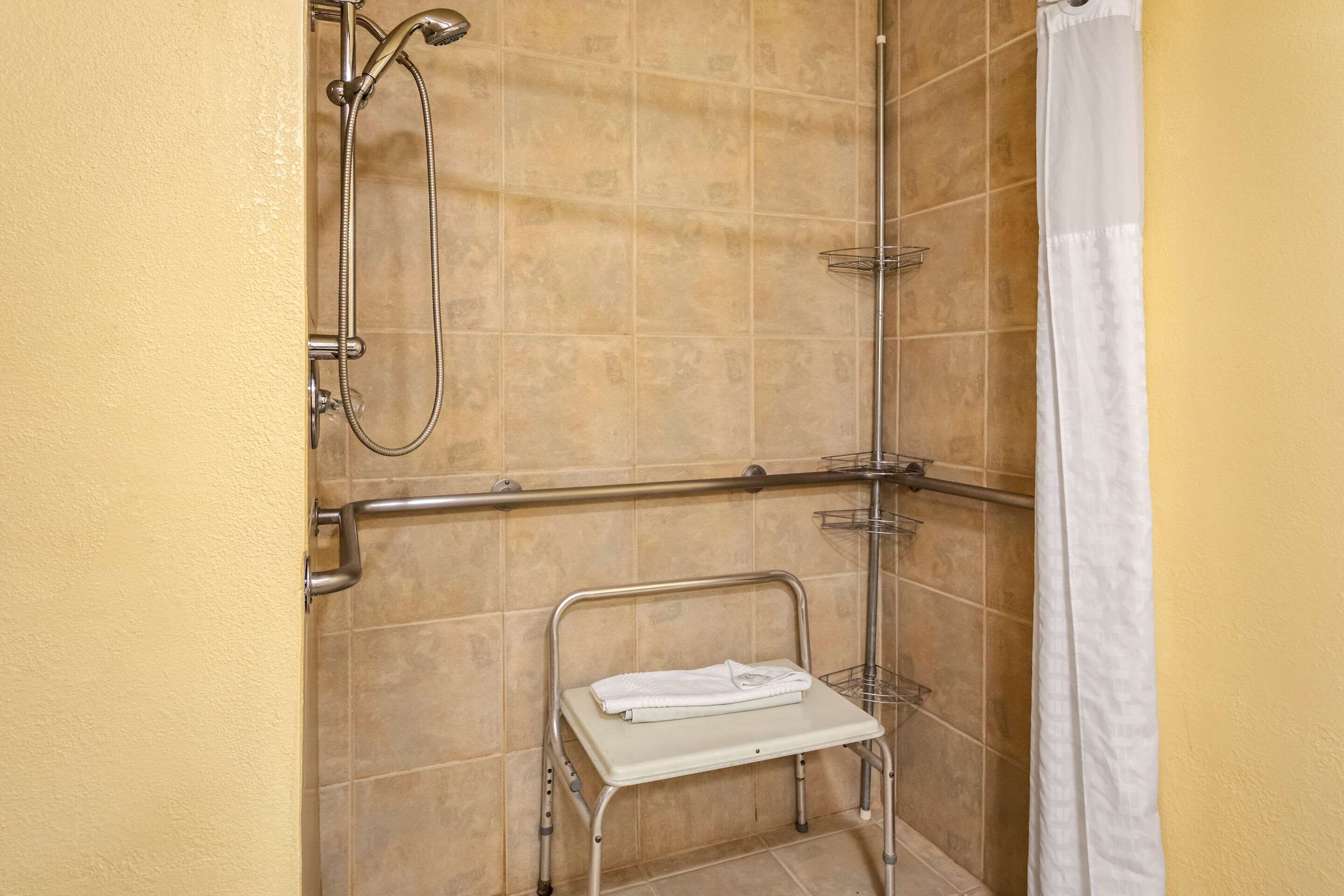 room, 1 queen bed, accessible, non smoking | bathroom | hair dryer, towels