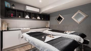 Salas de tratamiento para parejas, sauna y tina de hidromasaje