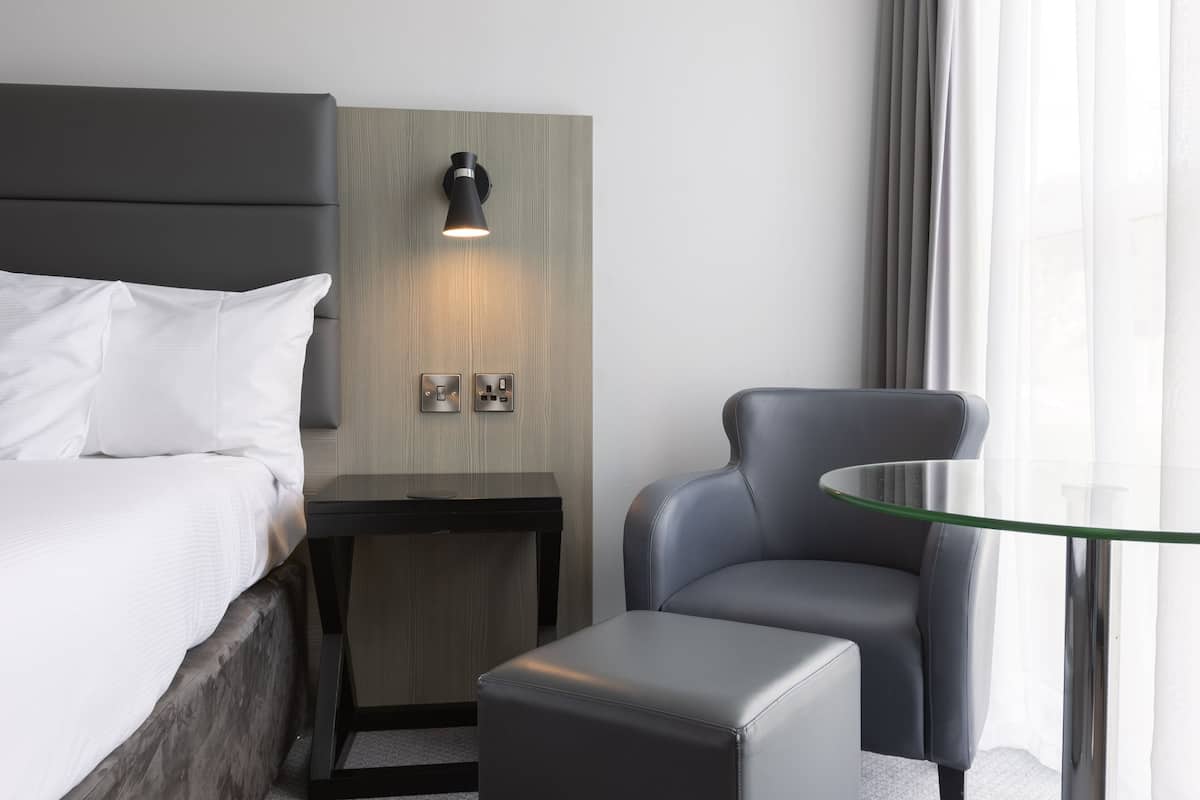 Premium bedding, in-room safe, desk, laptop workspace