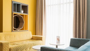 Lounge - Holiday Inn Newcastle - Gosforth Park by IHG (Newcastle-upon-Tyne)