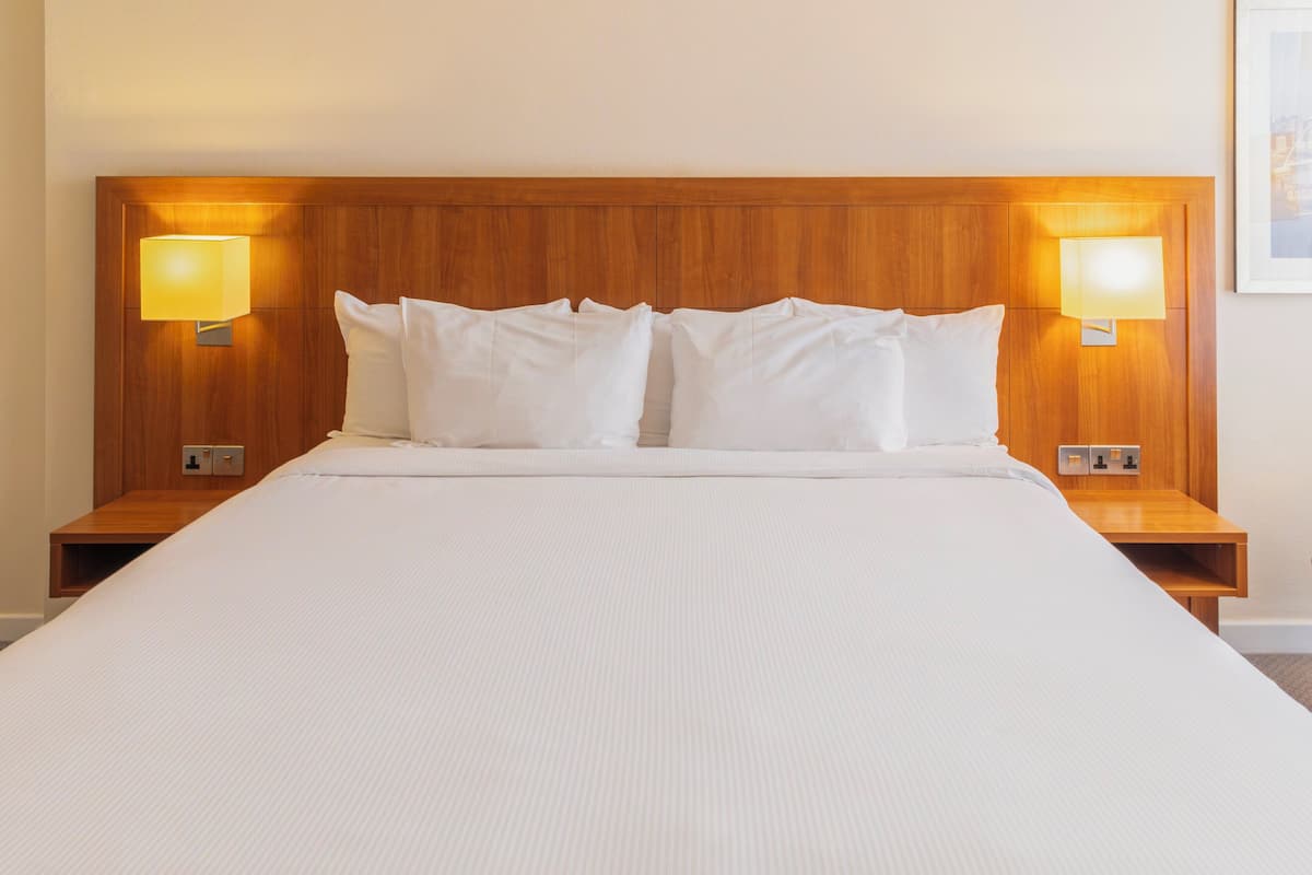 Premium Room, 1 King Bed with Sofa bed (Super King) | Premium bedding, in-room safe, desk, laptop workspace