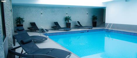 Indoor pool, sun loungers