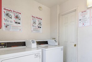 Laundry - Motel 6 Dallas, TX - Market Center (Dallas)