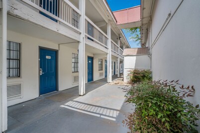 Motel 6 Dallas, TX - Market Center
