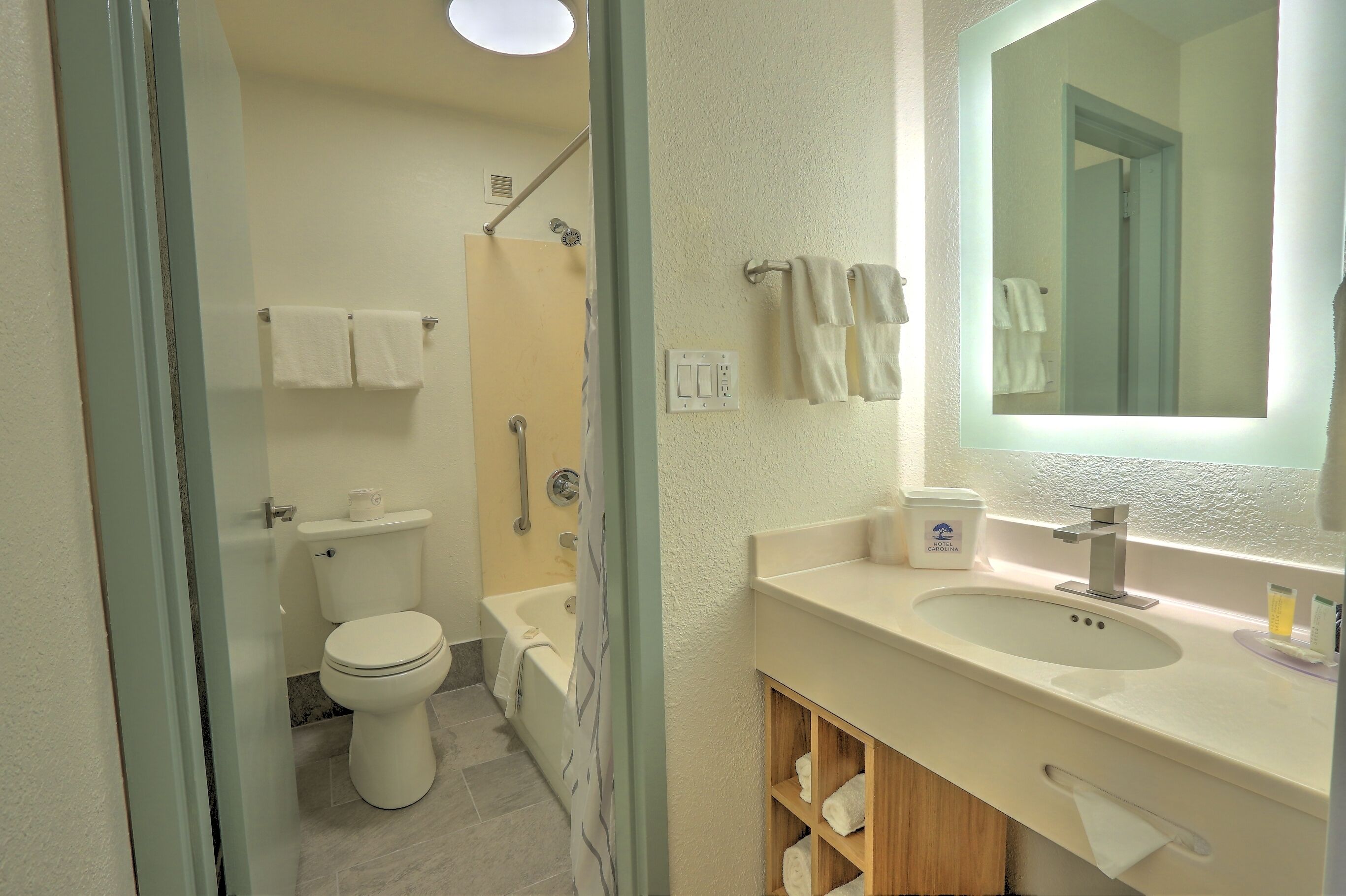 A bathroom with a toilet, bathtub, and sink.