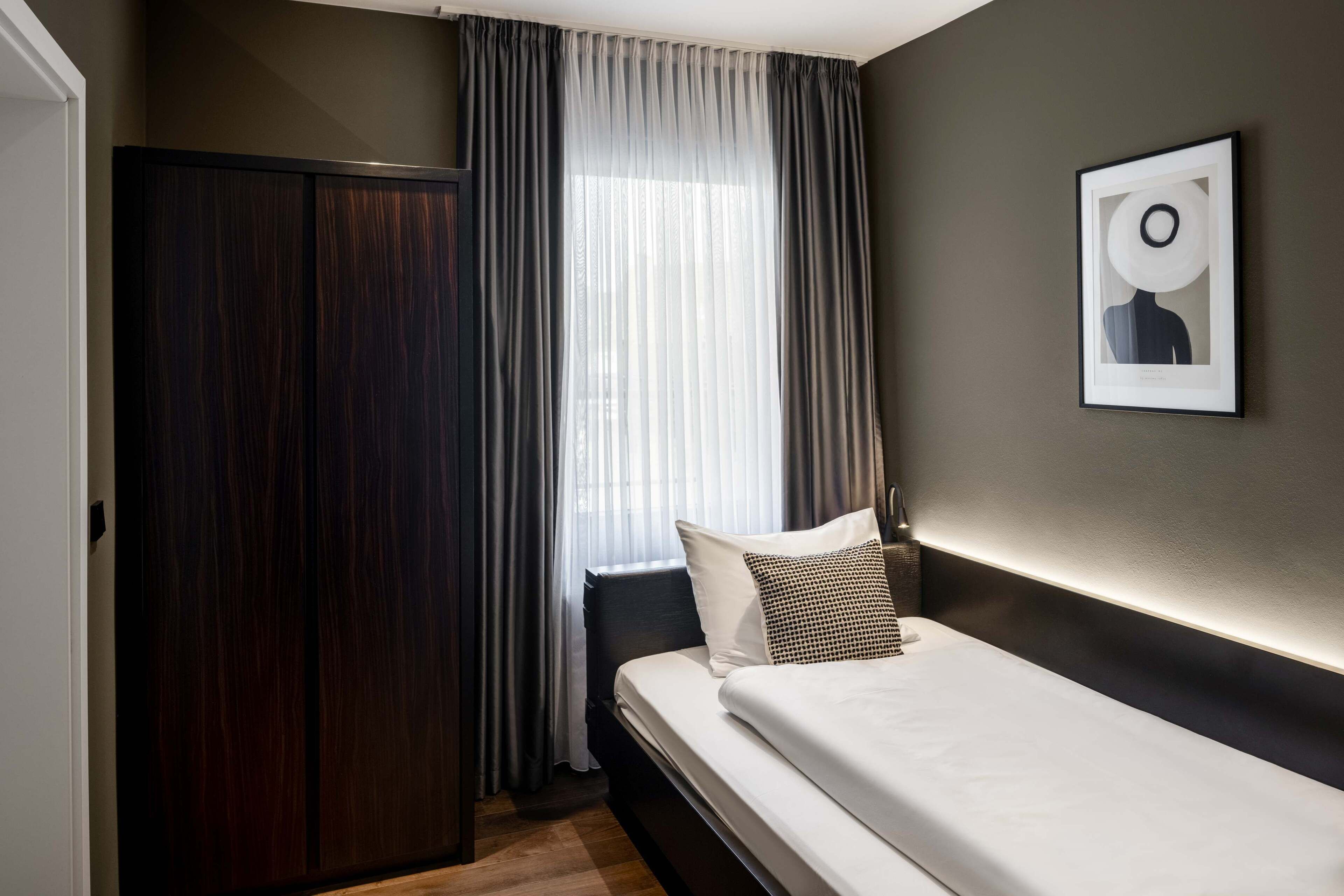 hypo-allergenic bedding, in-room safe, individually decorated