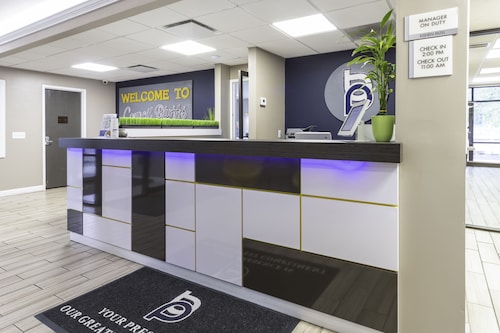 BridgePointe Inn & Suites