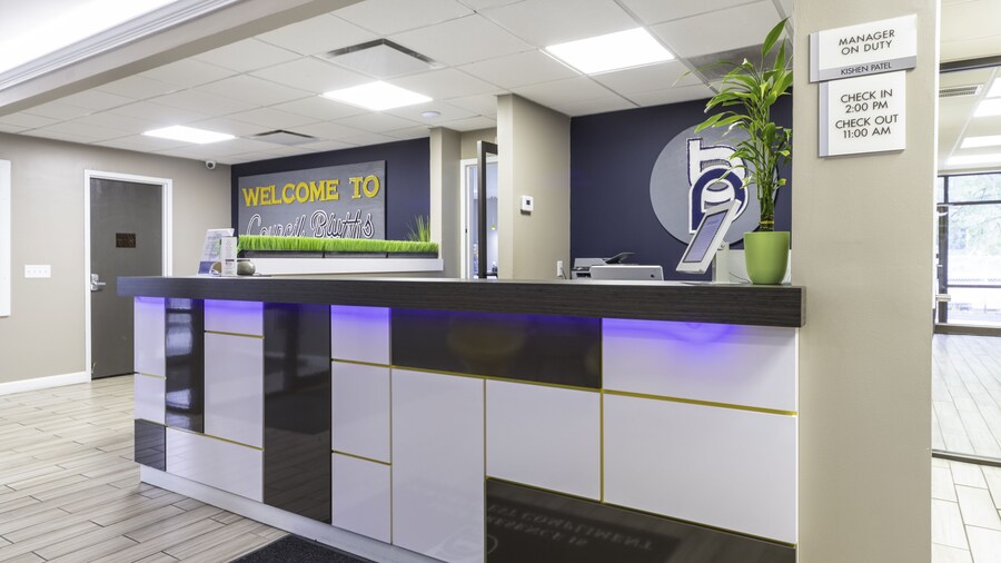 BridgePointe Inn & Suites