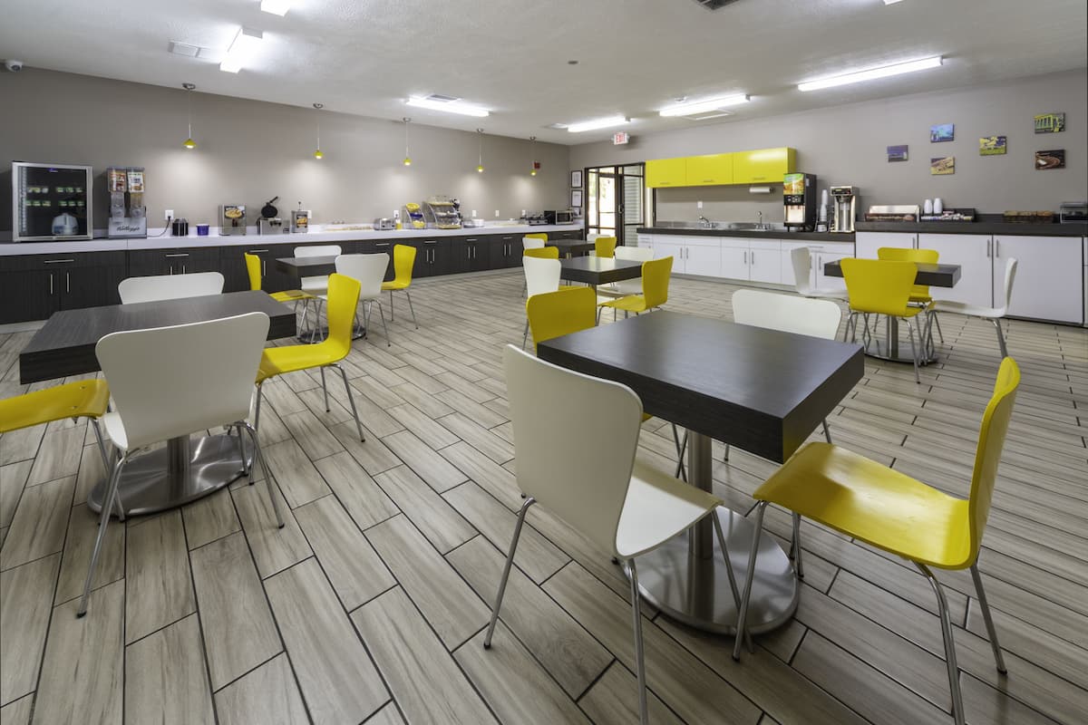 free daily continental breakfast