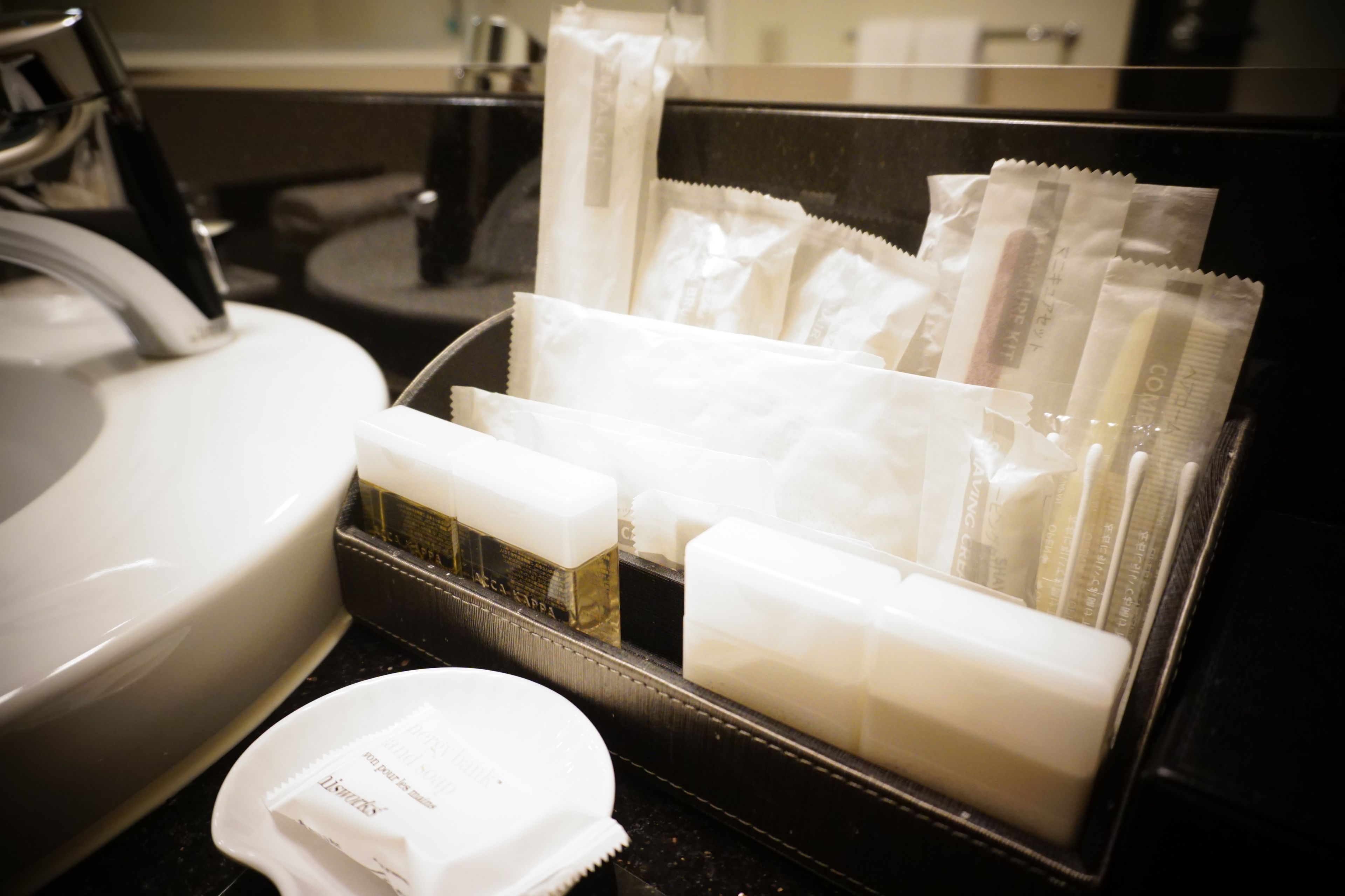 combined shower/bathtub, deep-soaking bathtub, slippers