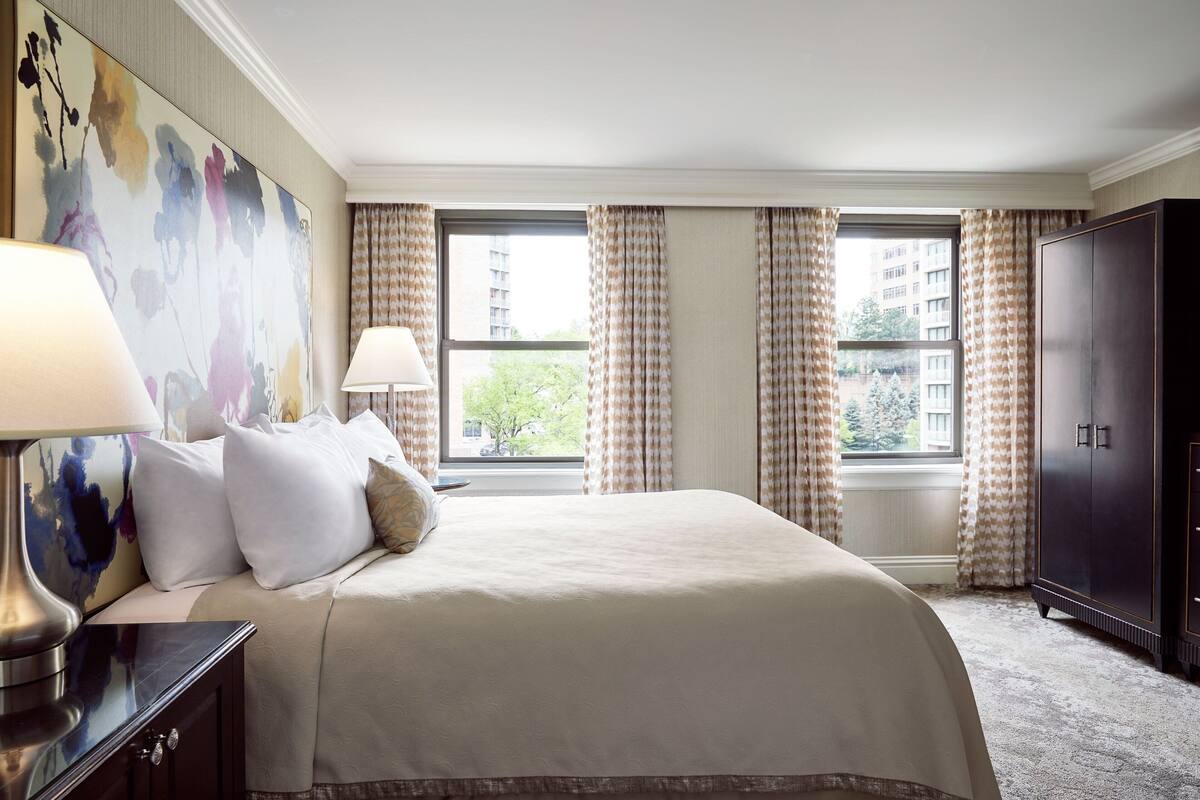 premier suite, 1 bedroom | 1 bedroom, egyptian cotton sheets, premium bedding, pillow-top beds