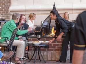 Déjeuner, dîner et souper servis sur place; cuisine américaine 