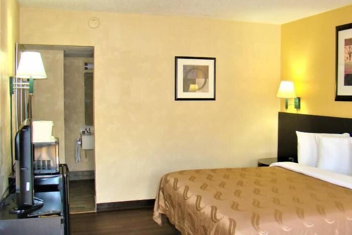 In-room safe, desk, laptop workspace, blackout drapes