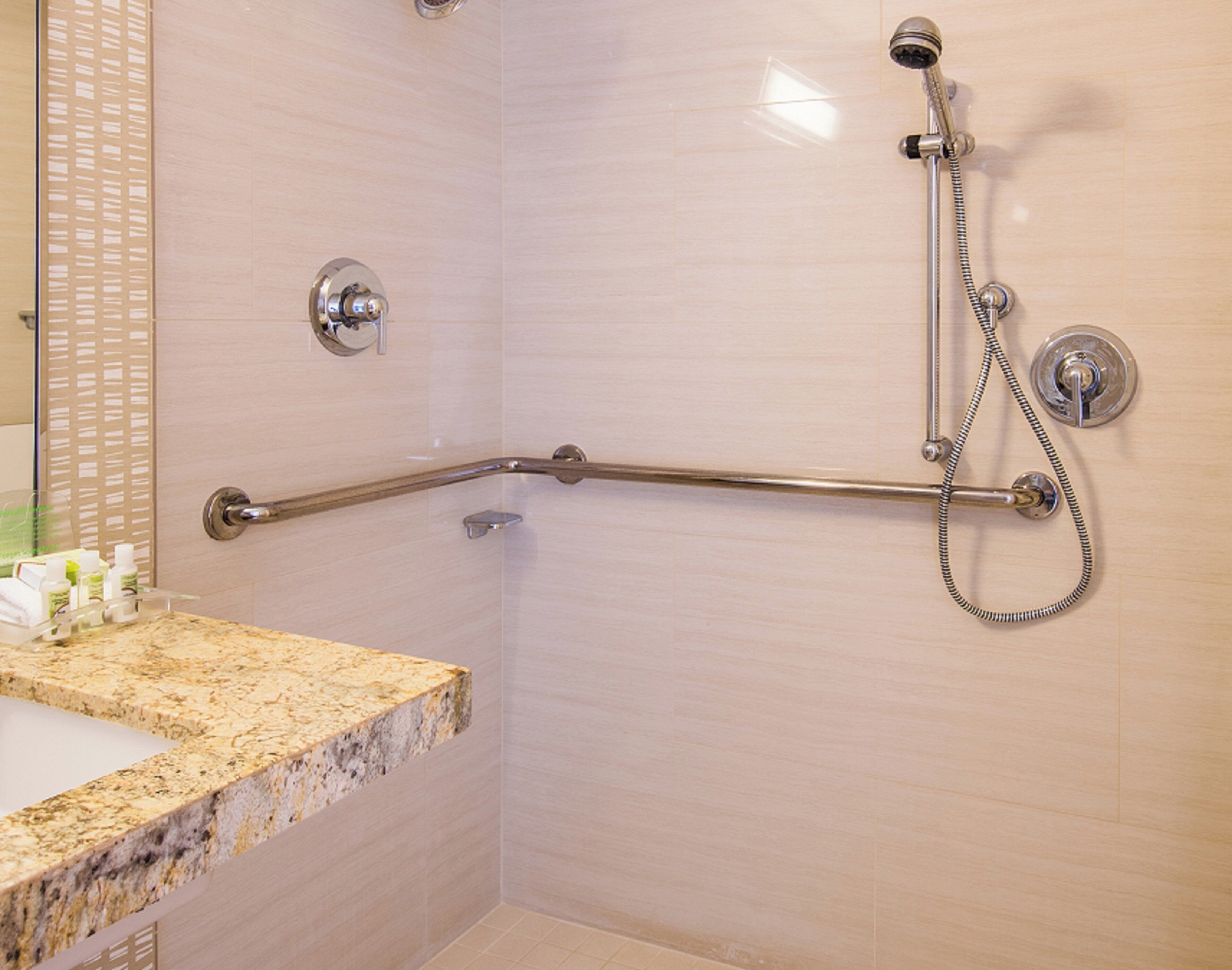 Standard Room, 1 King Bed, Roll-in Shower (Communications Accessible)