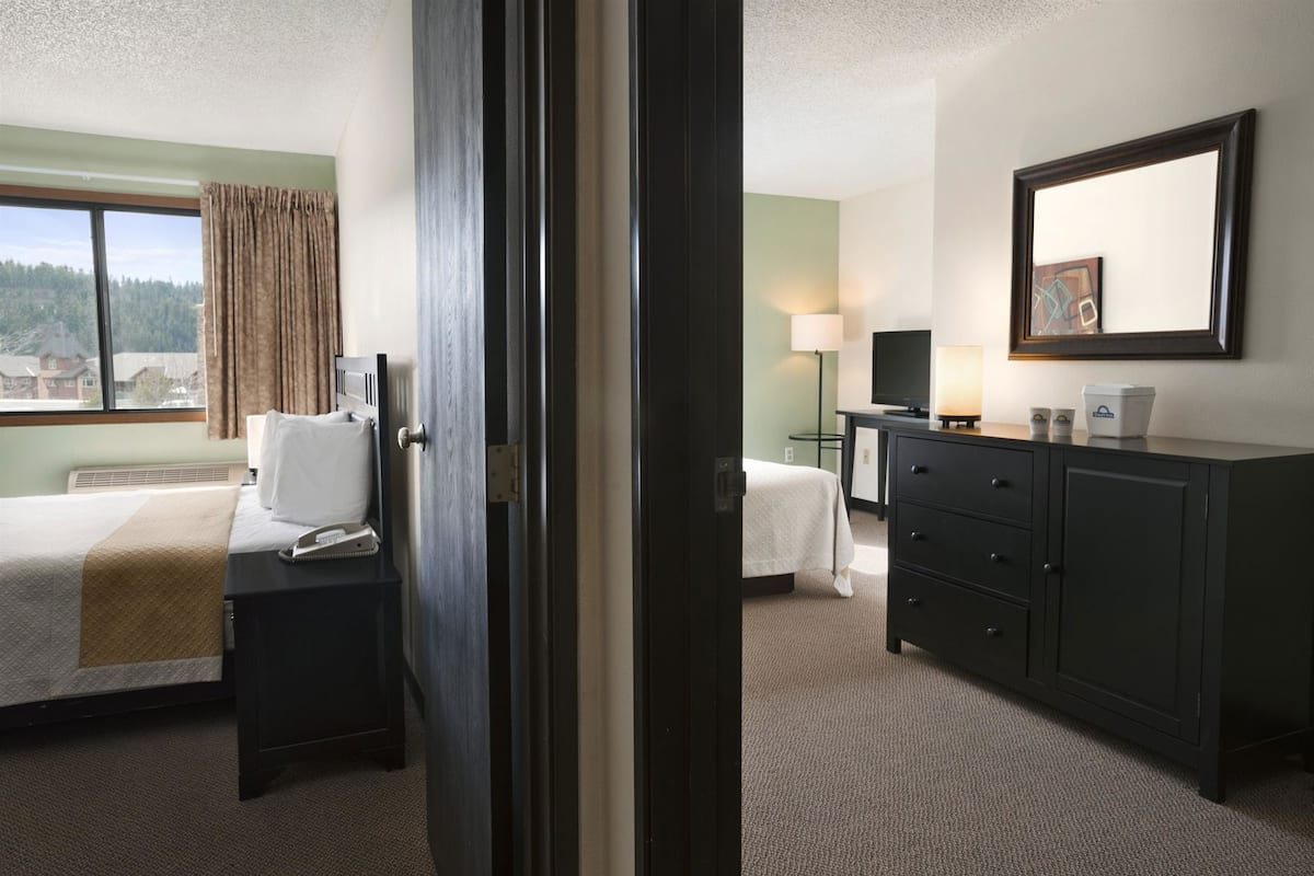 In-room safe, desk, iron/ironing board, free cots/infant beds