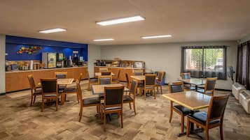 Petit déjeuner en libre-service compris tous les jours