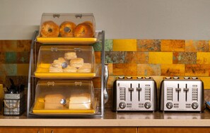Tägliches inbegriffenes Frühstück zur Selbstbedienung