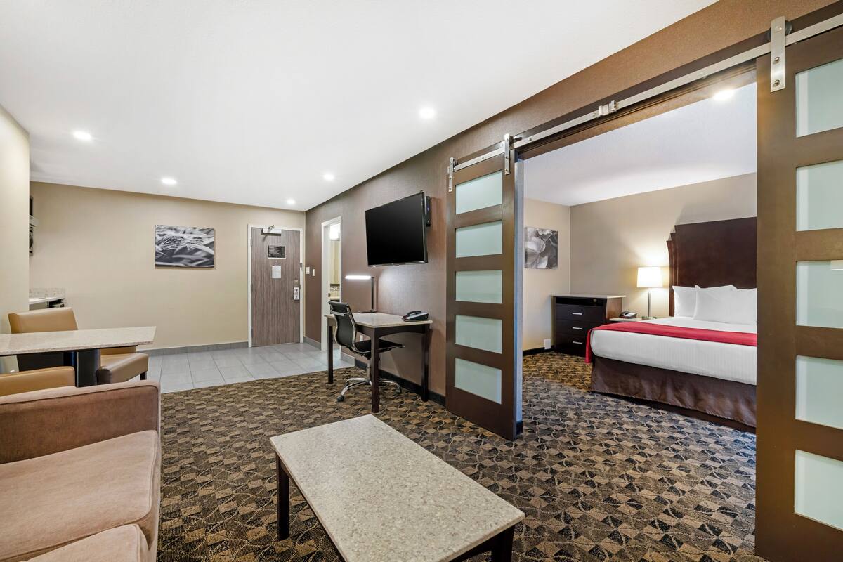 Suite, 1 King Bed with Sofa bed, Non Smoking, Balcony (with Sofabed)