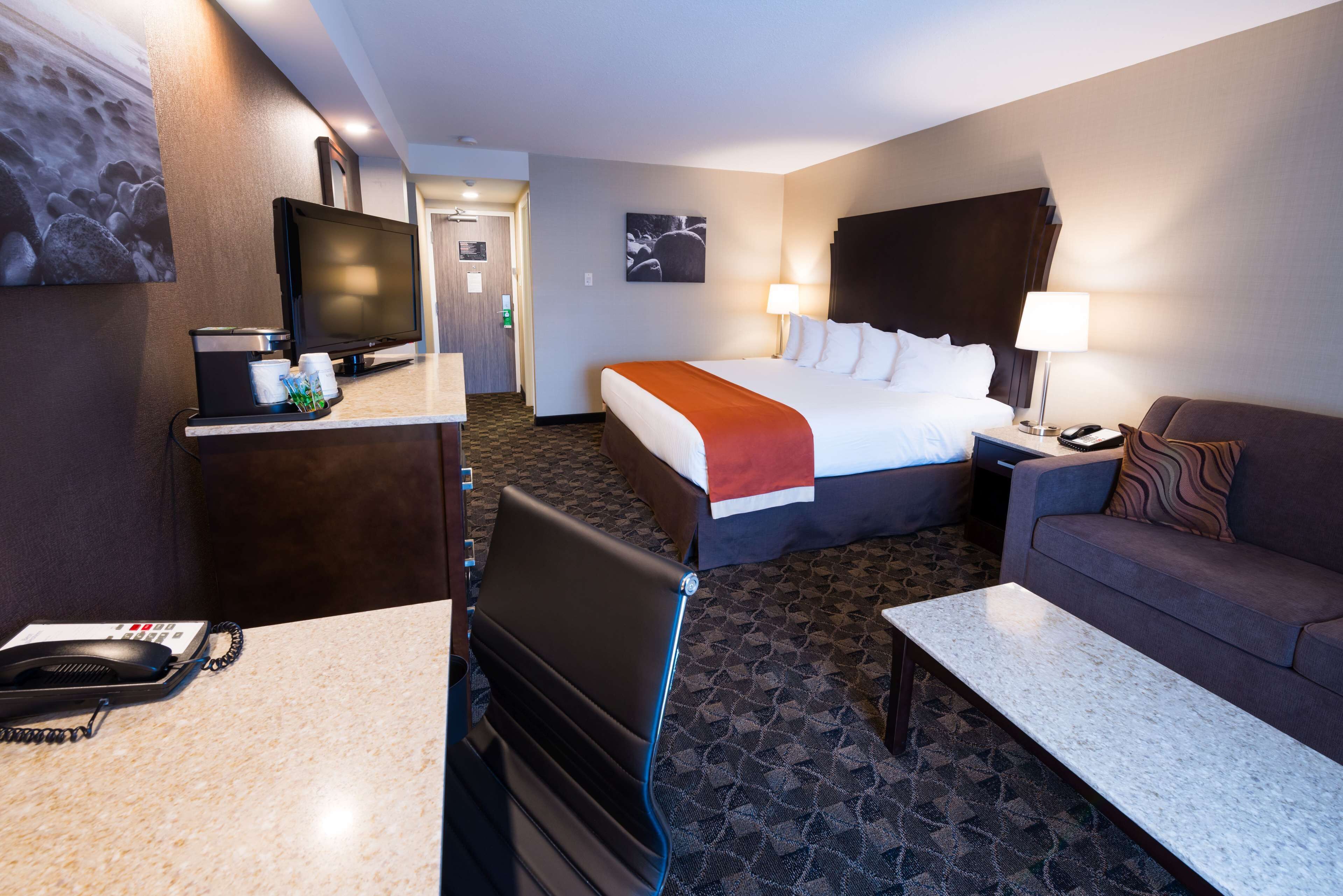 standard room, 1 king bed with sofa bed, non smoking, balcony (with sofabed) | in-room safe, blackout curtains, iron/ironing board, free wifi