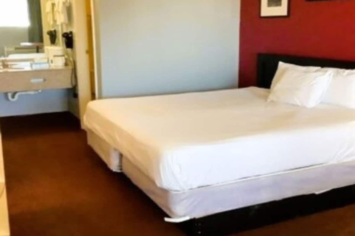 Iron/ironing board, free WiFi, bed sheets, alarm clocks