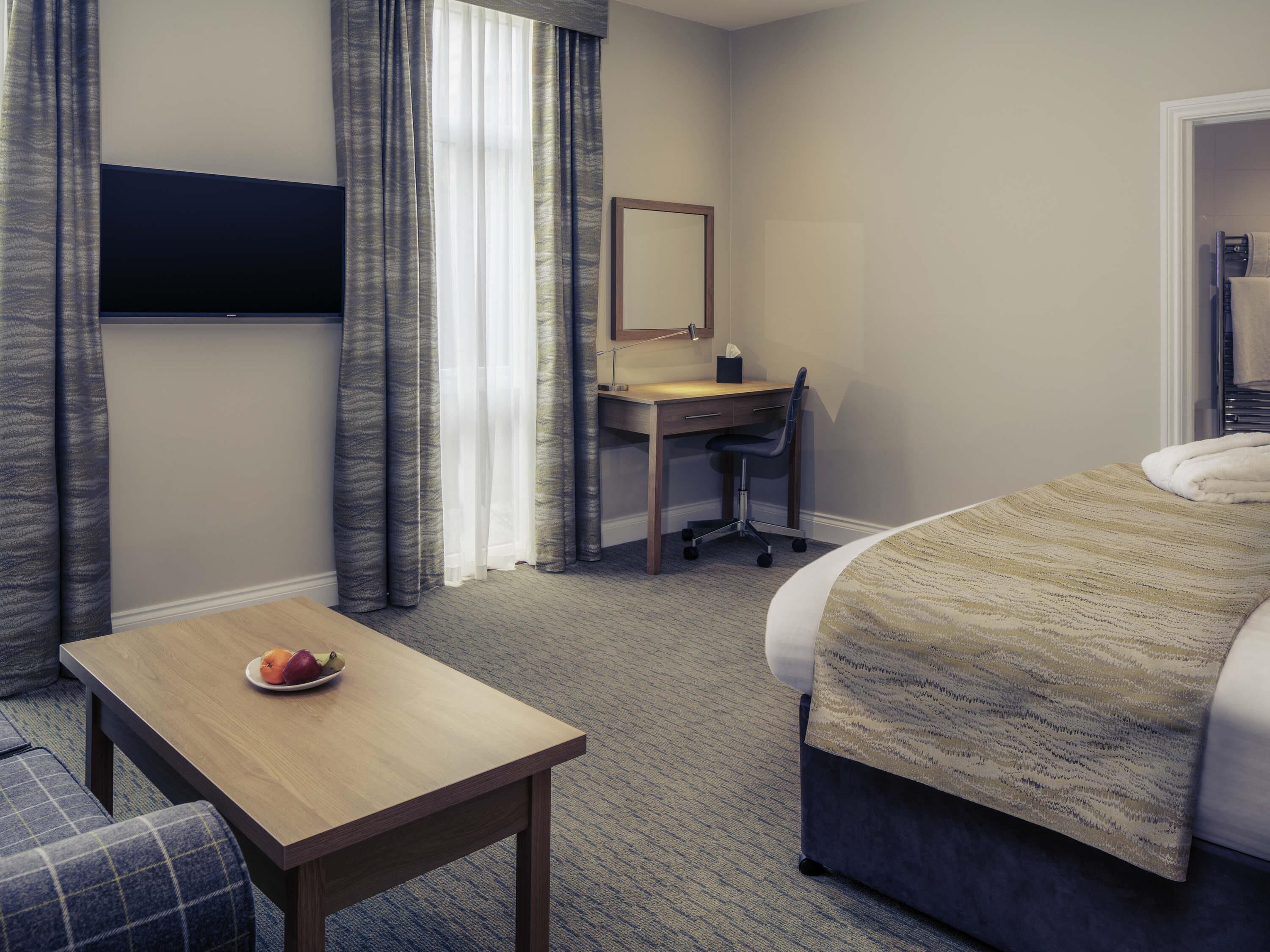Junior Suite, 1 King Bed with Sofa bed | Desk, blackout drapes, iron/ironing board, free WiFi