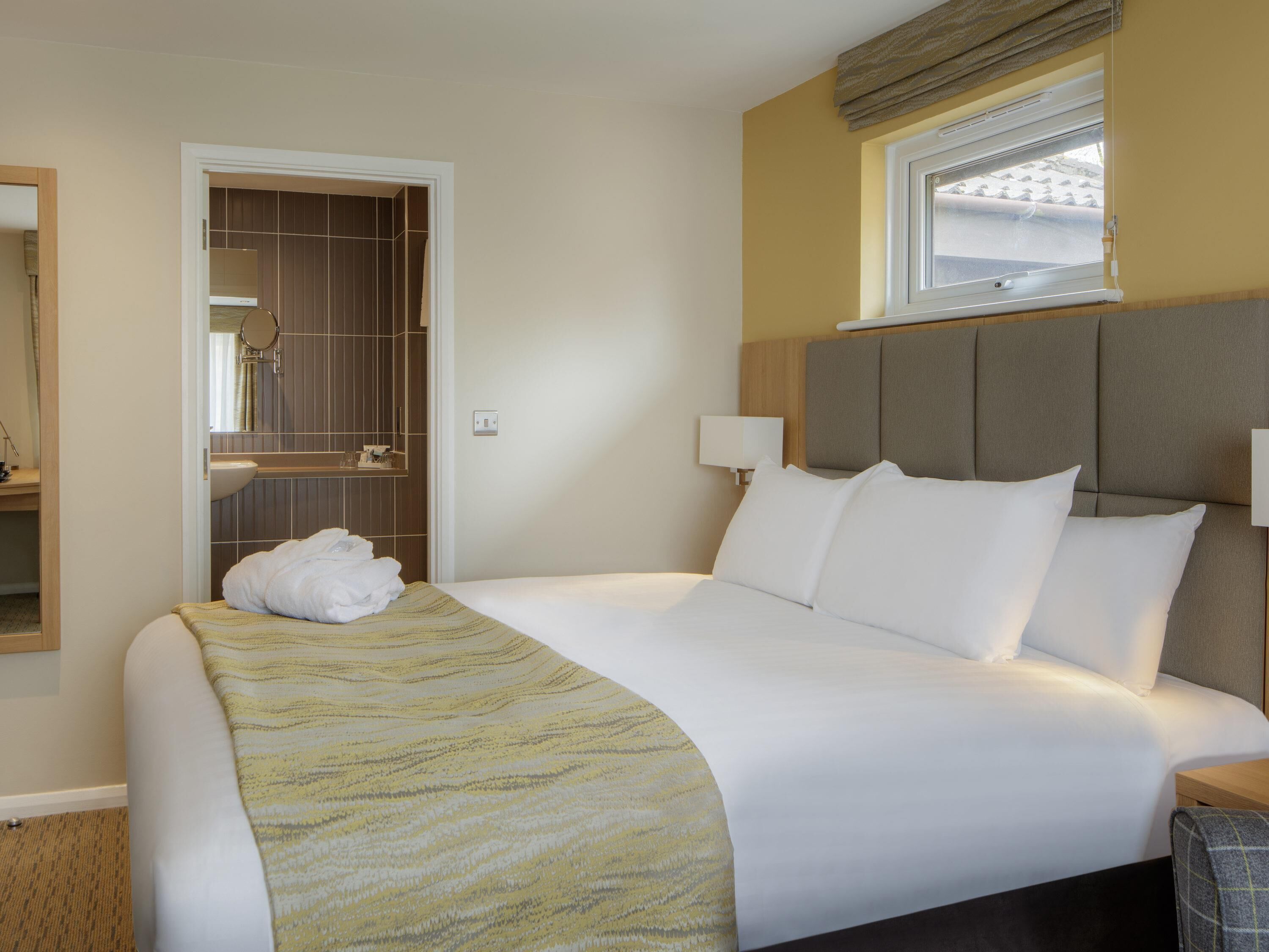 Standard Room, 1 Double Bed | Desk, blackout drapes, iron/ironing board, free WiFi