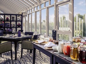 Buffet breakfast for a fee on weekdays - Mercure Hatfield Oak (Hatfield)
