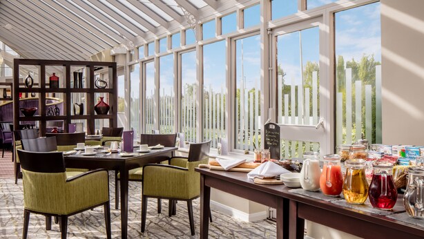 Buffet breakfast for a fee on weekdays - Mercure Hatfield Oak (Hatfield)